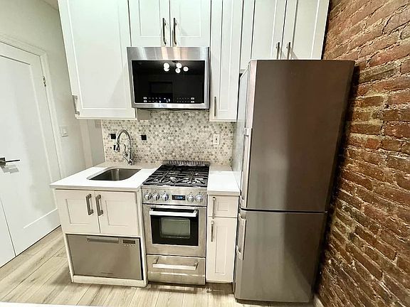4th image of 190 Bleecker St APT 2