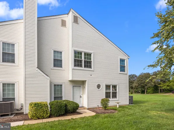 51 Portsmouth Ct, Holland, PA 18966