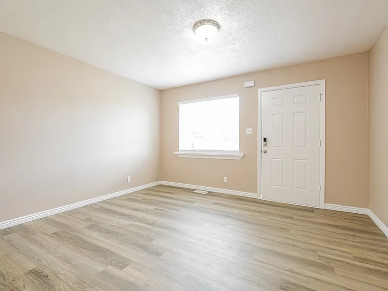 1980 Ruth Dr — Photo 1
