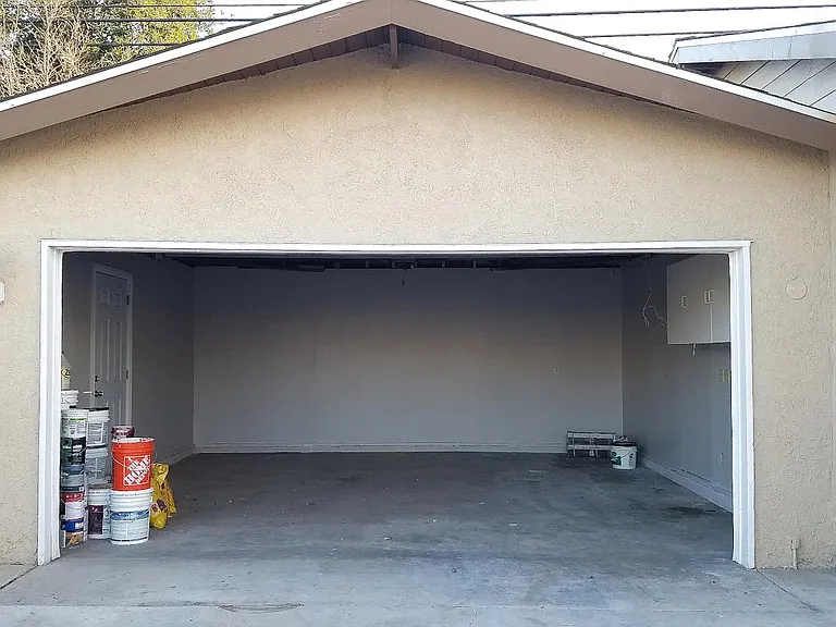 2 CAR GARAGE