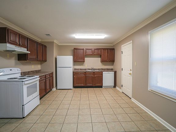 5th image of 1616 Shady Grove Rd