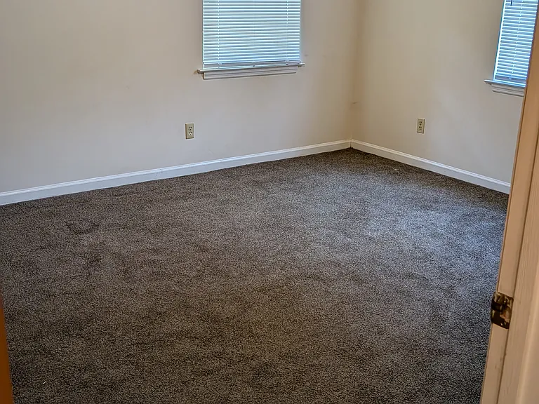 611 S Skinner Ave — Photo 12