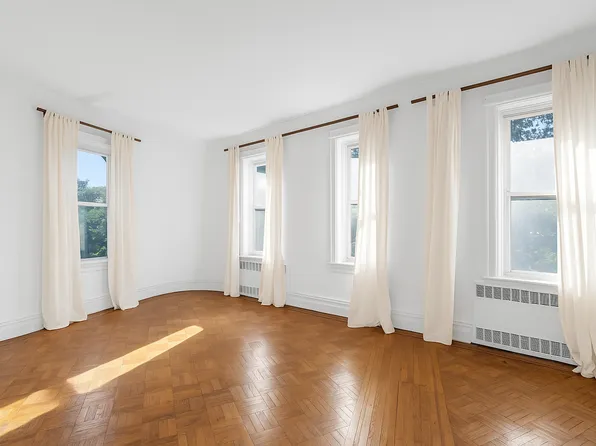 99 Ocean Parkway image 3 of 11