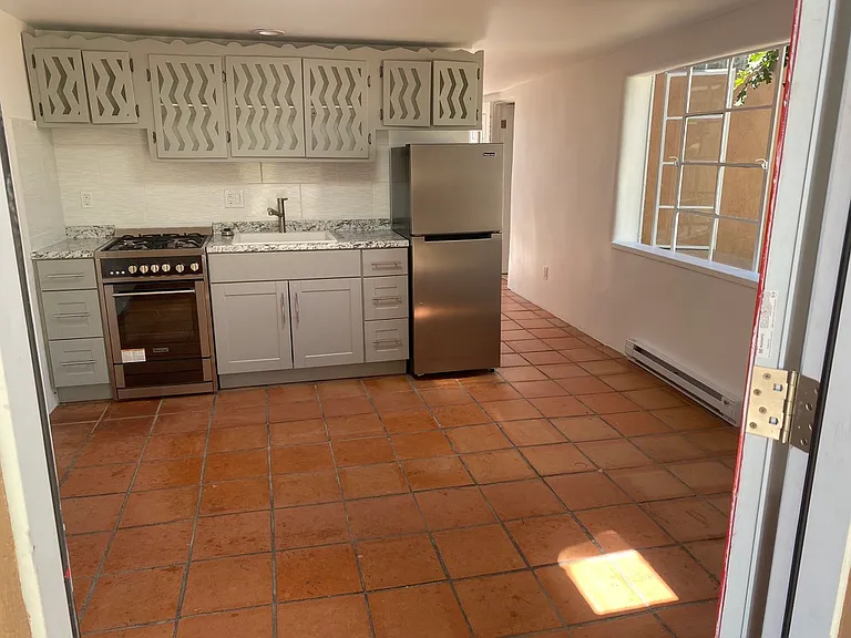 314 1/2 Camino Alire — Photo 3