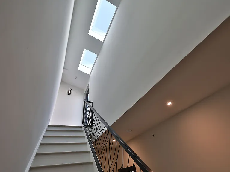 2541 Turner St — Photo 30