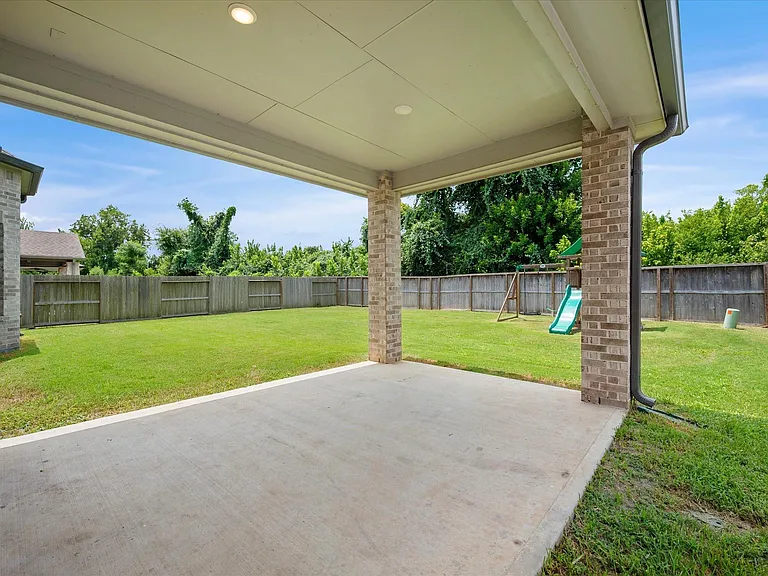 1911 Golden Leaf Dr — Photo 33