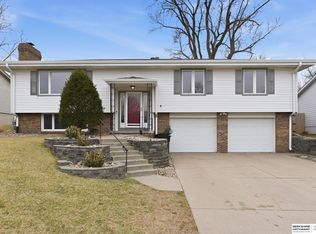 14611 R St, Omaha, NE 68137
