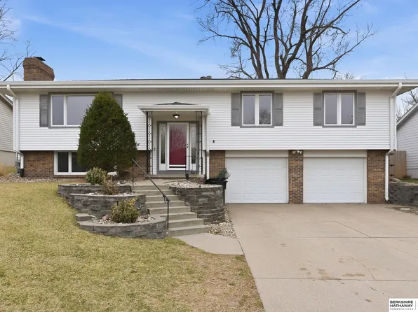 14611 R St, Omaha, NE 68137