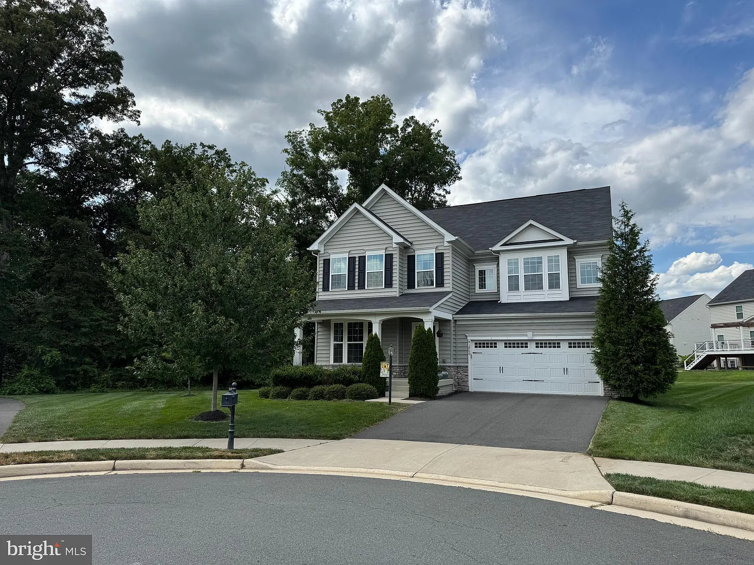 4 bed, 4.5 bath, 4661 sqft, $4,950 — Photo 2