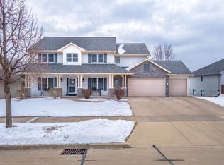 64 Bellevue Pl, Appleton, WI 54913