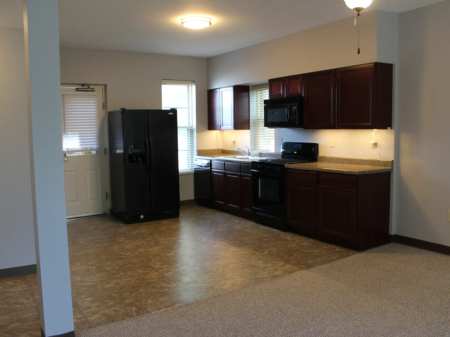 2 bed, 1.5 bath, 1500 sqft, $1,200 — Photo 1