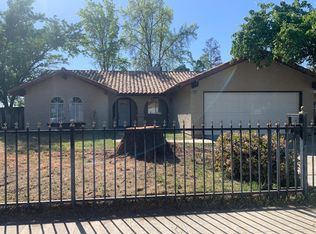 8607 S Rene Lopez St, Parlier, CA 93648