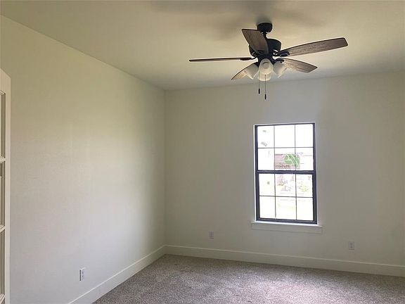 3rd image of 549 Diane Ln