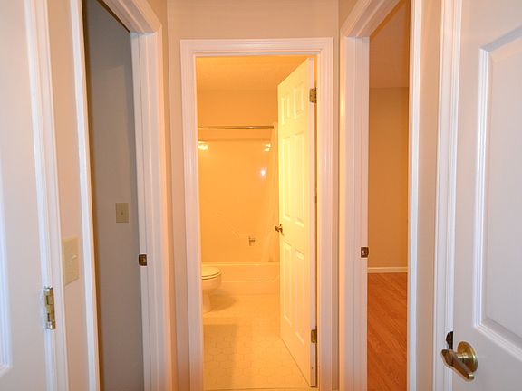 3rd image of 226 Park Ln