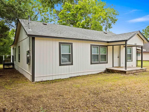 2807 Hendricks St, Gladewater, TX 75647