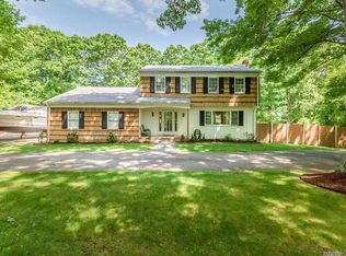 77 N Country Rd, Shoreham, NY 11786