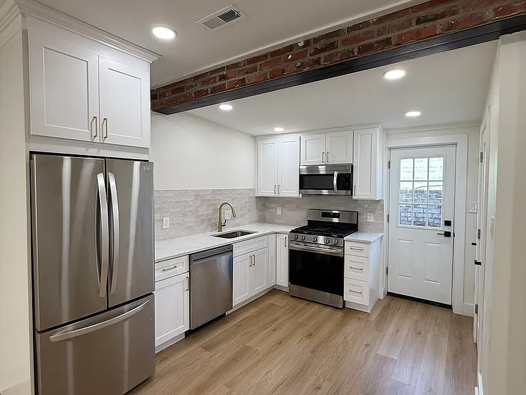 153 W Palmer St — Photo 6