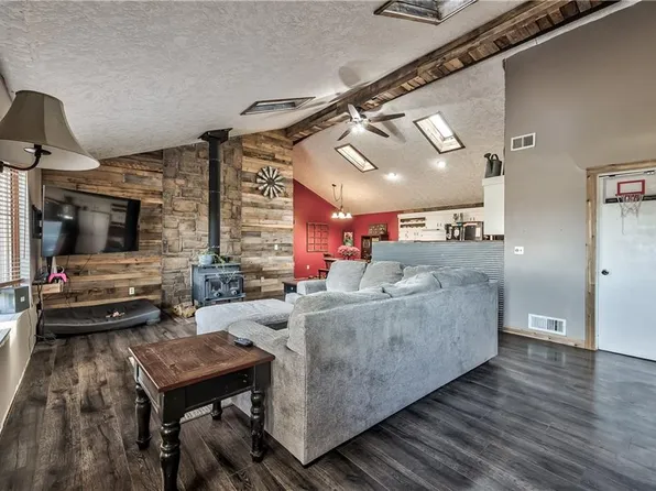 24961 Hollingsworth Rd, Mc Louth, KS 66054