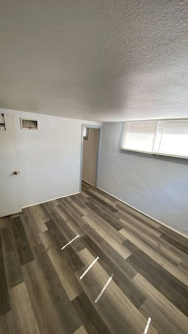Basement Apartment With Utilities Included — Photo 3