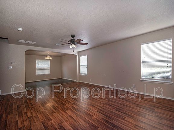 3rd image of 518 Reba