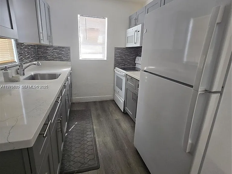 2111 NW 26th Ave — Photo 3