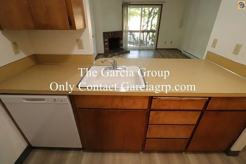 2 bed, 1.0 bath, 728 sqft, $1,495 — Photo 2