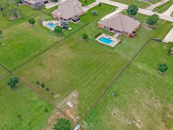 5th image of 213 Lake Way