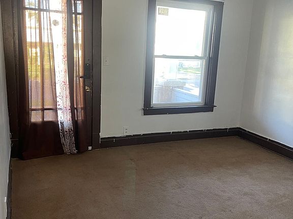 3rd image of 552 21st St #1