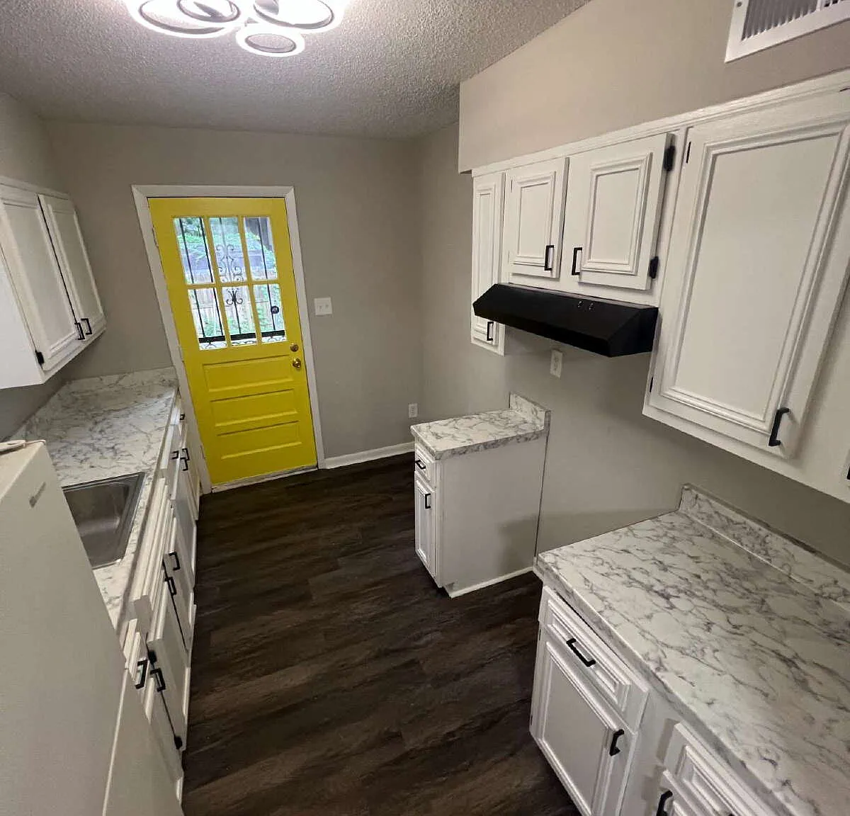3 bed, 3.0 bath, $1,400 — Photo 3