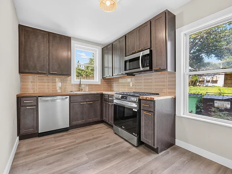 4323 Bingham Ave — Photo 10