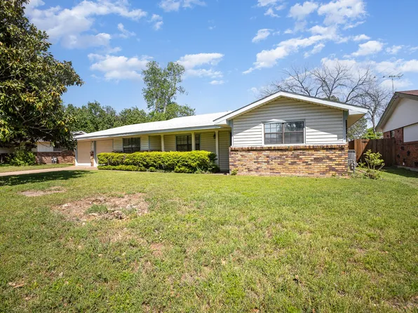 1128 Mason Dr, Hurst, TX 76053