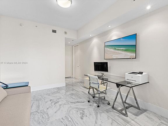 4th image of 1100 Biscayne Blvd Unit 5904