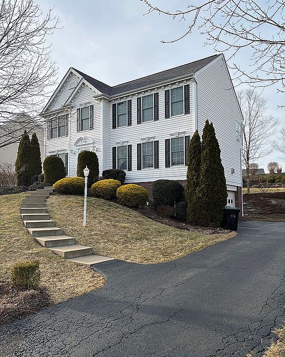 1st image of 333 Crimson Dr