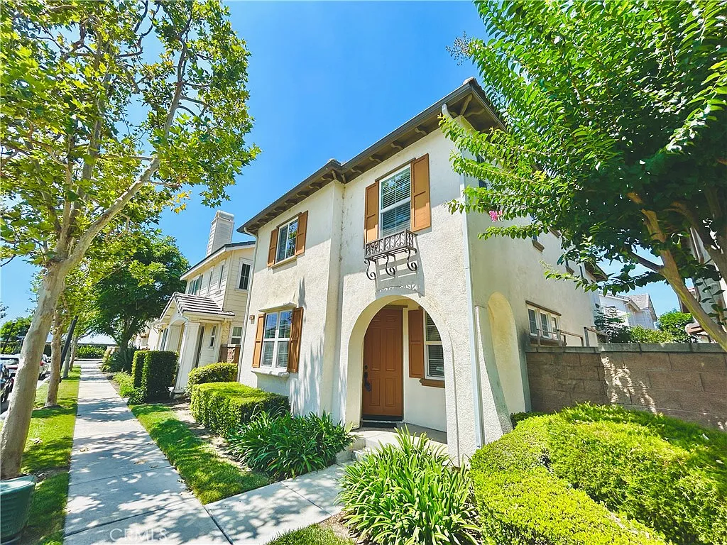 4 bed, 2.5 bath, 1714 sqft, $3,500 — Photo 2
