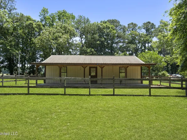 51 Leaning Oak Ln, Leakesville, MS 39451