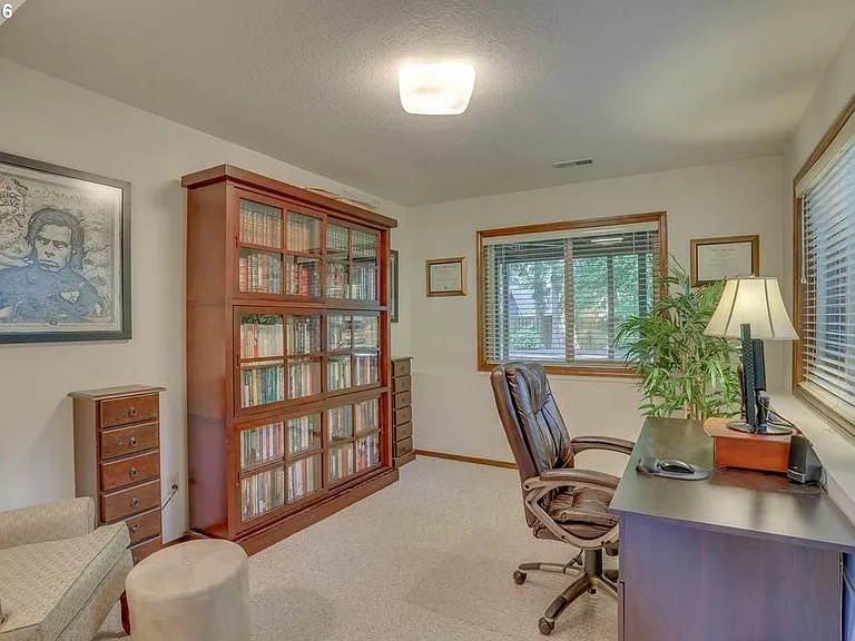23645 NE Holladay St — Photo 13
