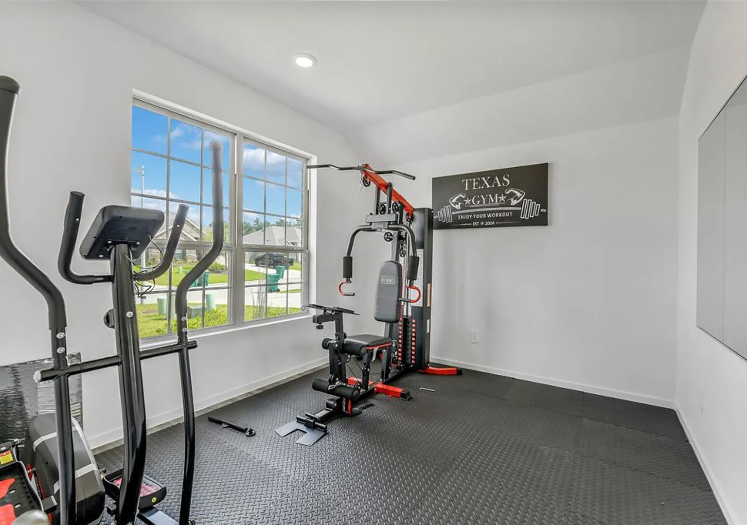 New Luxury Smart Home — Photo 4
