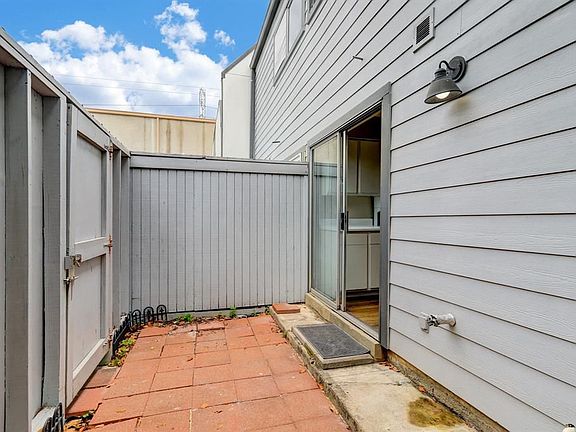 2nd image of 5044 Glenmont Dr