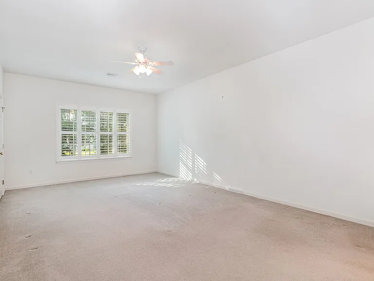 660 Springhouse Ln — Photo 13