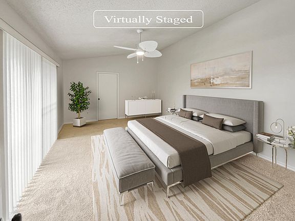 4th image of 804 SE Camelot Gardens Boulevard #0