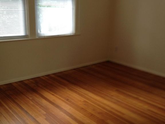 3rd image of 21 Cassilis Ave APT 3
