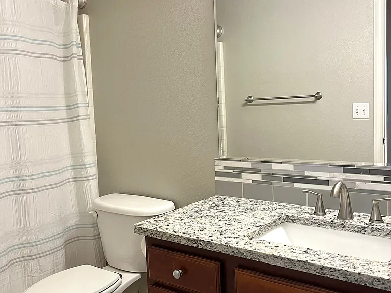 Main Bath (upstairs)