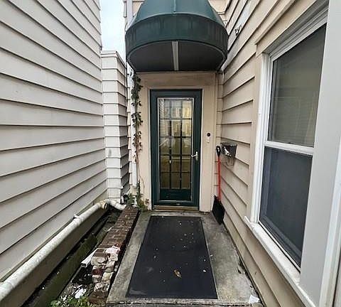 2nd image of 243 E Broad St APT 4