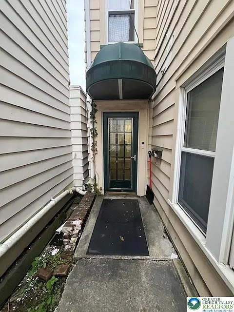 Building Photo - 243 E Broad St #4