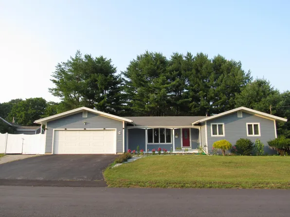 7 Champlain Avenue, Lewiston, ME 04240