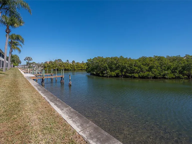 8812 Bay Pointe Dr #D202 — Photo 26