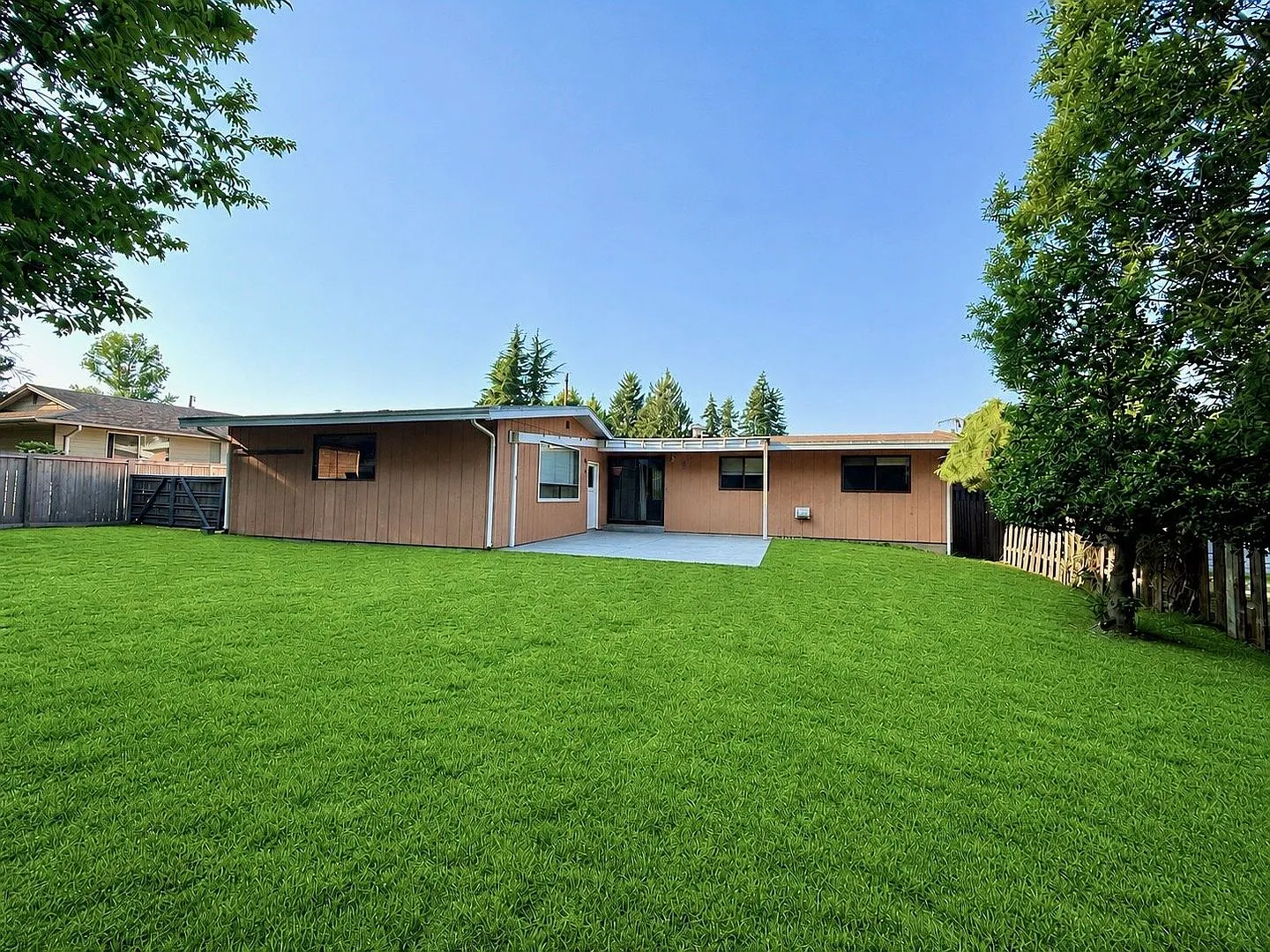 3 bed 2 bath in Everett — Photo 2