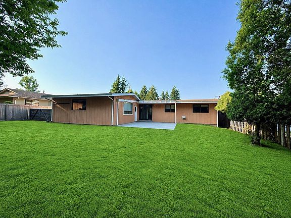 2nd image of 218 108th St SE