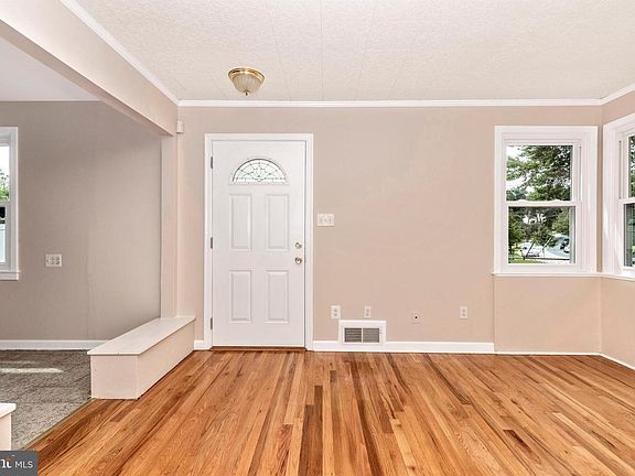 4th image of 1221 Clagett Dr