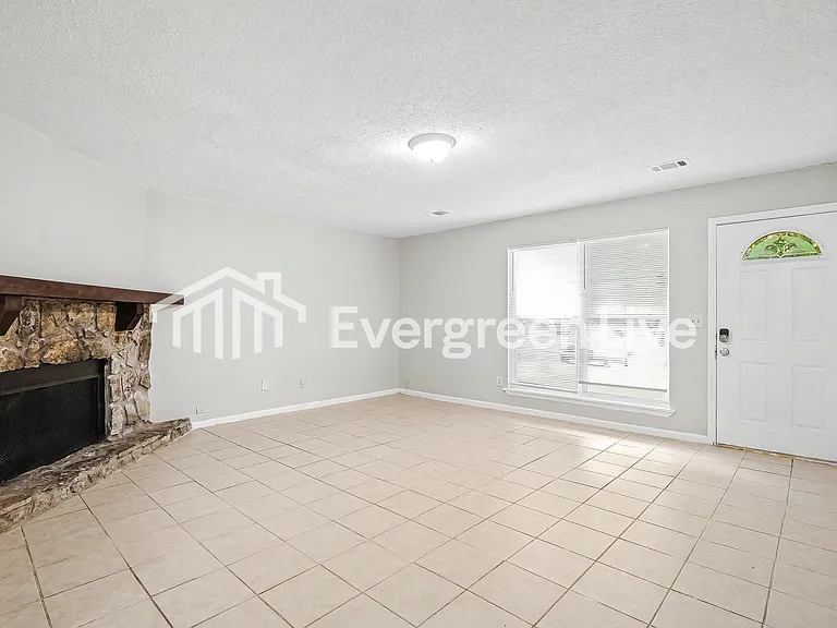 1056 Parkwest Ct — Photo 3